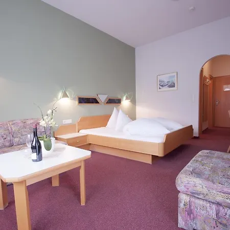 Hotel Alpenfriede Jerzens